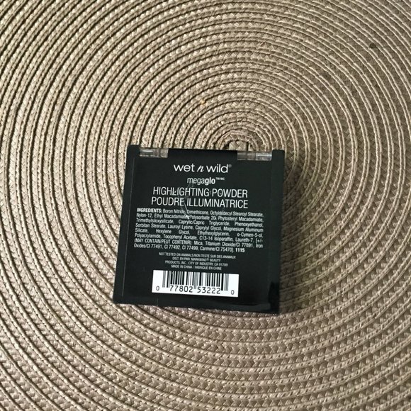 Wet n Wild megaglo Highlighting Powder - Picture 2 of 2